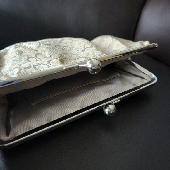 NWOT Coach Gold & Silver Optic Signature Metallic Kisslock Clutch Wristlet - Picture 14 of 15